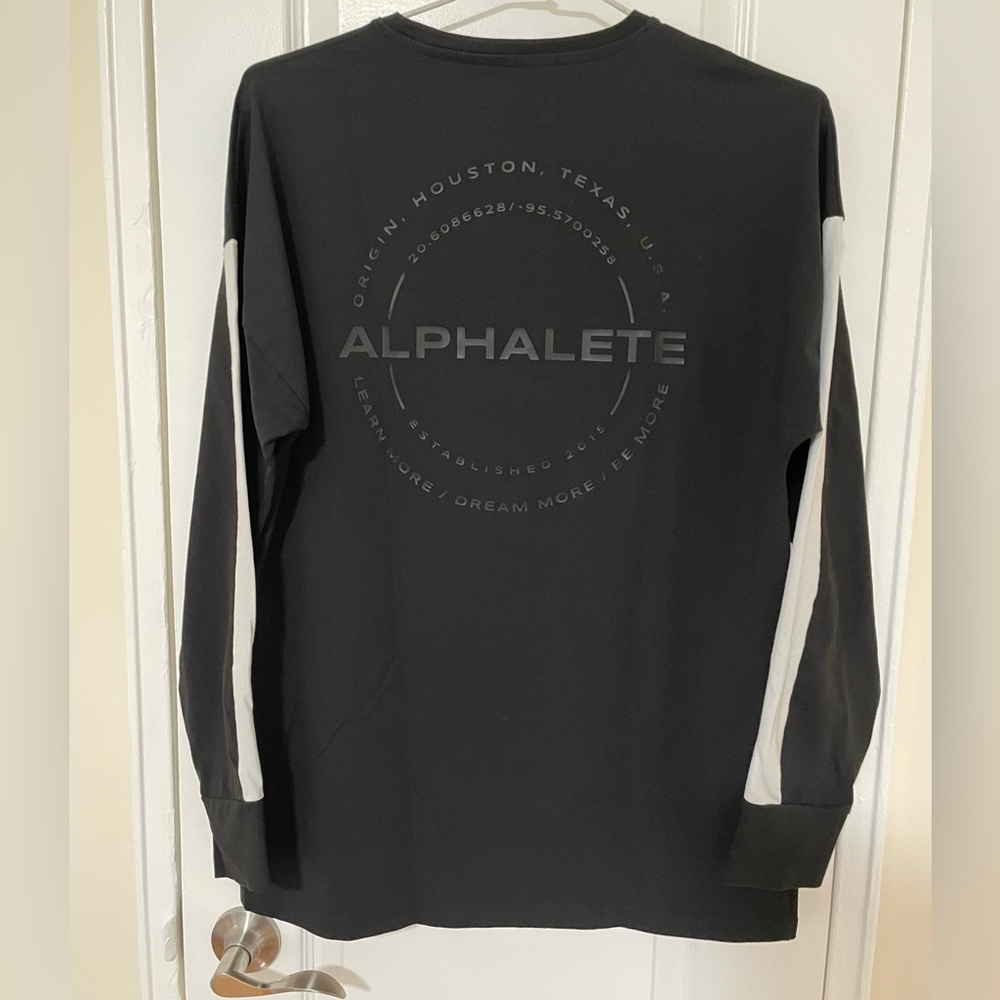 Alphalete Men's Performance Fit Black Long Sleeve Rubberized Graphic Logo Tee M